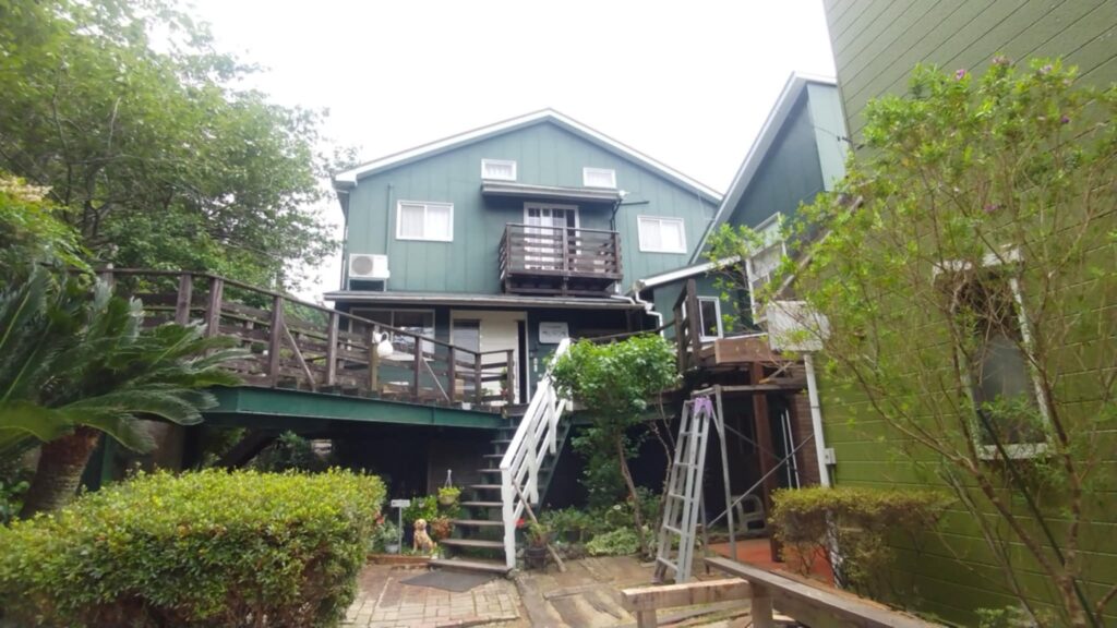 鴨川内浦ペンション外観